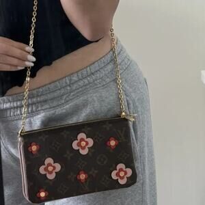 💎✨EXQUISITE✨💎 Authentic Louis Vuitton Blooming Flowers Double Zip Pochette